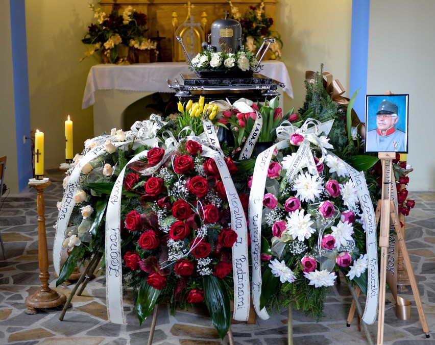 Pogrzeb Szwejka Twierdzy Przemyśl Juliana Smuka. Urnę z prochami złożono w grobie na Cmentarzu Głównym [ZDJĘCIA]