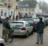 W Kamieniu brak parkingów. Kierowcy narzekają, piesi cierpią