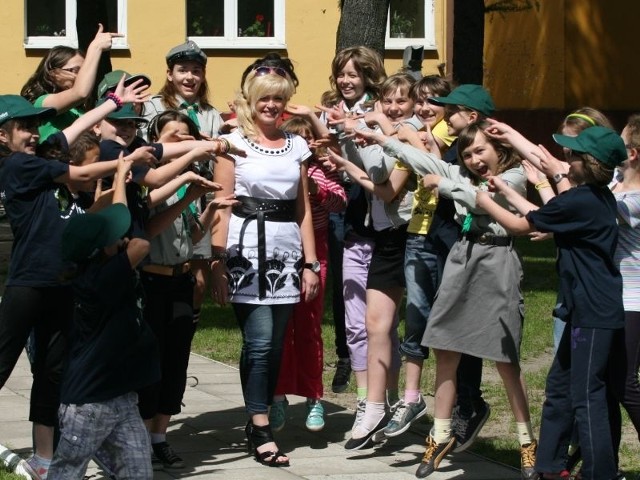 Uczniowie z drużyny harcerskiej oraz ze szkolnego koła Ligi Ochrony przyrody wiedzą, że dla nich nauczycielem numer jeden jest Agnieszka Gajos.