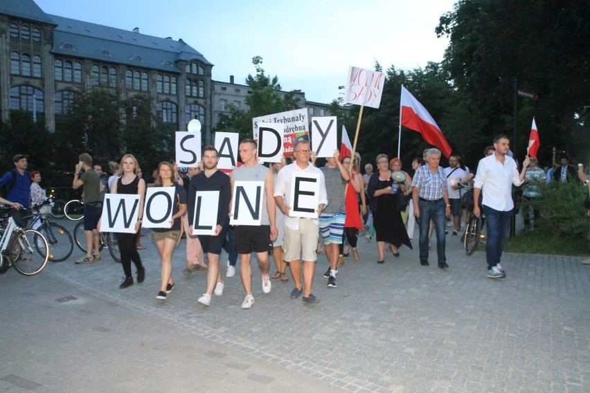 10 tysięcy osób protestowało we Wrocławiu w obronie sądów