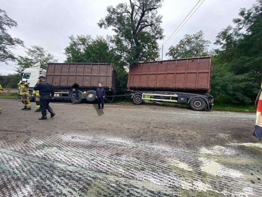 Łódzkie. Ciężarówka uderzyła w autobus przewożący 20 dzieci 