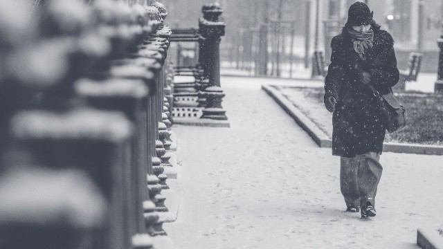 Wraca do nas zima. Choć temperatury będą plusowe, spodziewajmy się porywistego wiatru oraz opadów deszczu i śniegu.