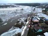 Gmina Małkinia. Strażacy umacniają wały. Dochodzi do wzrostu poziomu wody w Bugu. Zdjęcia, wideo