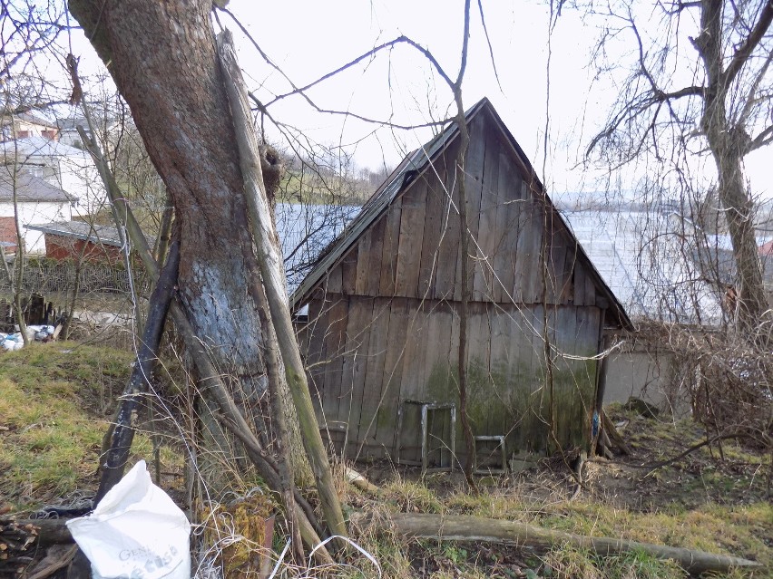 Dom pani Marii Przybyłowskiej od kilku lat tonie w wodzie