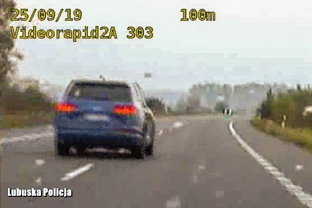 Policjanci w powiecie gorzowskim zatrzymali 61-latka, kt&oacute;ry swoją audi Q7 na starej &bdquo;tr&oacute;jce&rdquo; rozpędził się do 203 km/h. Jego zachowanie nie było rozsądne. 79 os&oacute;b w ostatnim roku zginęło w Lubuskiem. Wiele z tych śmierci spowodowanych było nadmierną prędkością. - Policjanci muszą zatem dysponować narzędziami, kt&oacute;re znacznie ukr&oacute;cą drogową perfidię. Jednym z tych rozwiązań jest właśnie grupa &bdquo;SPEED&rdquo;, kt&oacute;ra składa się z doświadczonych policjant&oacute;w ruchu drogowego. Dodatkowe formy reakcji na łamanie przepis&oacute;w drogowych skutecznie hamują zapały bardziej krewkich kierowc&oacute;w - m&oacute;wi nadkom. Marcin Maludy, rzecznik prasowy KWP w Gorzowie Wlkp.&lt;script async defer class=&quot;XlinkEmbedScript&quot; data-width=&quot;700&quot; data-height=&quot;393&quot; data-url=&quot;//get.x-link.pl/96a73950-7c98-8a1f-9ac4-4c66f5671ba9,df5276ae-7c7f-1eae-6ad8-9c9ac6d2d72d,embed.html&quot; type=&quot;application/javascript&quot; src=&quot;//prodxnews1blob.blob.core.windows.net/cdn/js/xlink-i.js?v1&quot;&gt;&lt;/script&gt;Do zdarzenia doszło 25 przed godziną 16.00 w rejonie Marwic. Na starej &bdquo;tr&oacute;jce&rdquo; policjanci z KWP w Gorzowie Wlkp. działający w ramach grupy &bdquo;SPEED&rdquo; zatrzymali do kontroli kierującego audi Q7. Zachodniopomorzanin poruszał się z prędkością 203 km/h. 61-latek stwierdził, że spieszył się do domu, a tego dnia ma już za sobą 1000 km. To raczej argument niezbyt przekonujący bo po takiej trasie z pewnością wypoczęty nie był. Dodając do tego prędkość przekraczającą 200 km/h należy stwierdzić, że nie było to rozsądne zachowanie.&lt;b&gt;POLECAMY R&Oacute;WNIEŻ PAŃSTWA UWADZE:&lt;/b&gt;&lt;a href=&quot;https://gazetalubuska.pl/testy-sprawnosciowe-dla-kandydatow-do-policji-przyjdz-i-pocwicz-z-nami-zachecaja-funkcjonariusze/ar/c1-14452609&quot;&gt;&lt;h2&gt;&lt;b&gt;Chcesz zostać policjantem? Przyjdź! &lt;/b&gt;&lt;/h2&gt;&lt;img src=&quot;https://d-pt.ppstatic.pl/k/r/1/65/0f/5d8cc02f51851_p.jpg?1569571676&quot; width=&quot;100%&quot;&gt;&lt;/a&gt;&lt;center&gt;&lt;div class=&quot;fb-like-box&quot; data-href=&quot;https://www.facebook.com/gazlub/?fref=ts&quot; data-width=&quot;700&quot; data-show-faces=&quot;true&quot; data-stream=&quot;false&quot; data-header=&quot;true&quot;&gt;&lt;/div&gt;&lt;/center&gt;