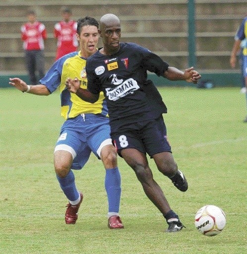 Rozgrywającego Pogoni Cleissona (z prawej) kuszą Palmeiras i - od czwartku - FC Sao Paulo.  