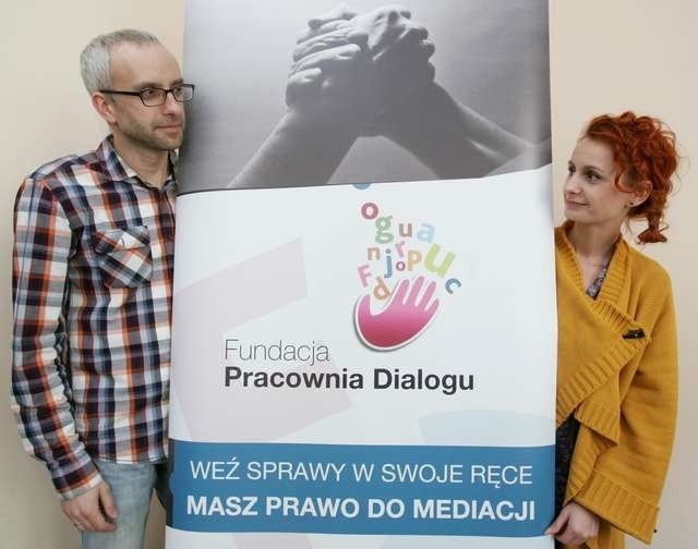 Monika i Janusz Kaźmierczakowie z Fundacji Pracowni Dialogu zajmują się mediacjami w toruńskich szkołach 