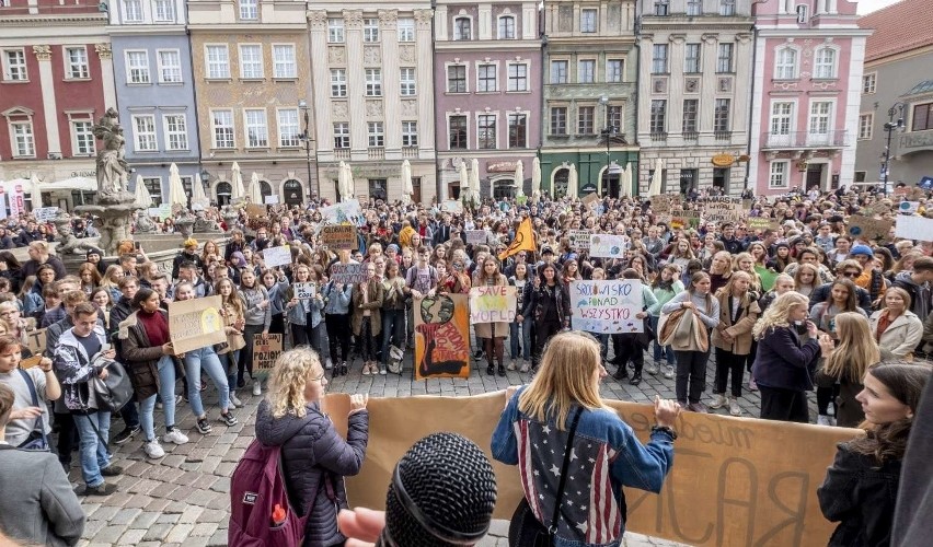 W piątkowe przedpołudnie w centrum Poznania zaroiło się od...