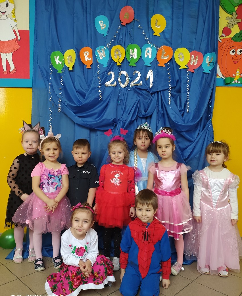 Karnawałowa zabawa w Tłusty Czwartek w przedszkolu w Ujeździe (ZDJĘCIA)