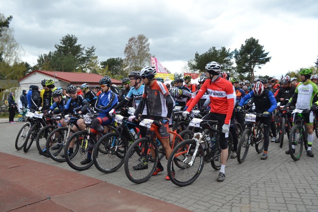 W minioną sobotę na II edycję maratonu rowerowego Syngenta Koronowo Chalenge zapisało się 953 uczestników. Ze względu na pogodę (deszcz, grad, śnieg) przyjechało  730. (Dzień później w biegu im. braci Mikrutów wystartowało 500). Wiele się w Pieczyskach w sobotę działo!