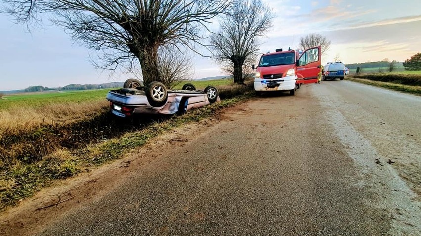 Gmina Stary Lubotyń. Wypadek na drodze Podbiele -Żochowo. Samochód w rowie, 19.01.2020