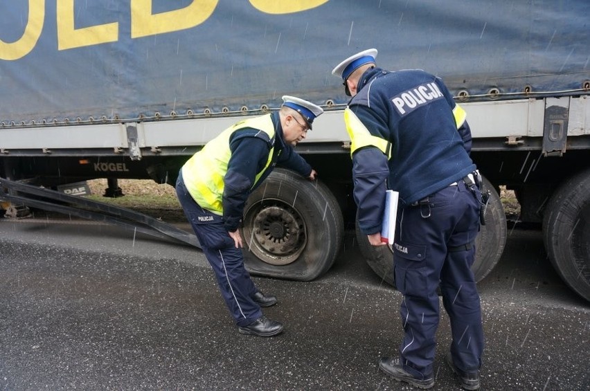 Śmiertelny wypadek na ulicy Mikołowskiej w Rybniku. Zginął kierowca osobówki 