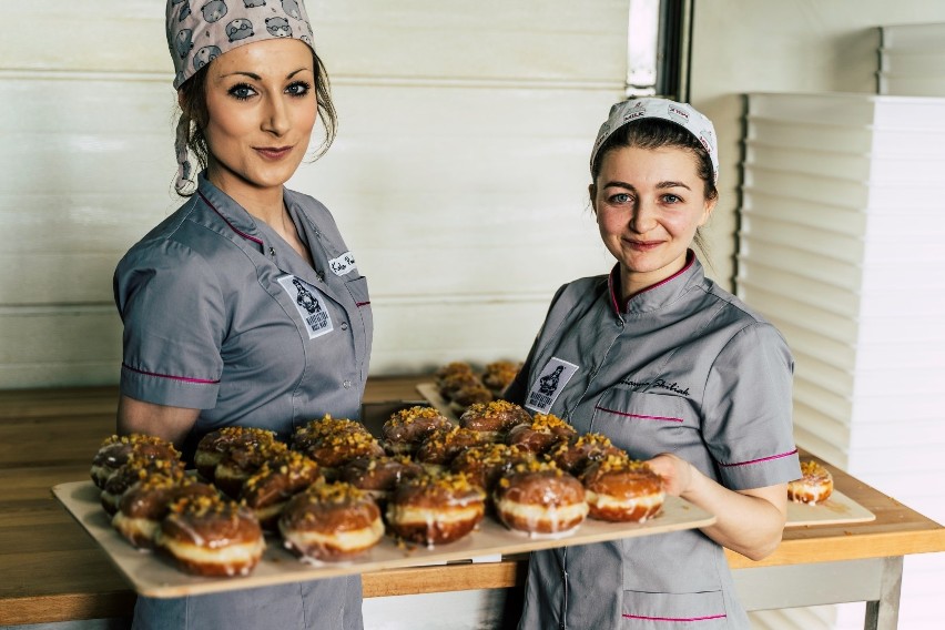 Jak powstają pączki? Zajrzeliśmy do tradycyjnej manufaktury w Kolbudach. Tłusty Czwartek już 20 lutego. Zobaczcie wideo!