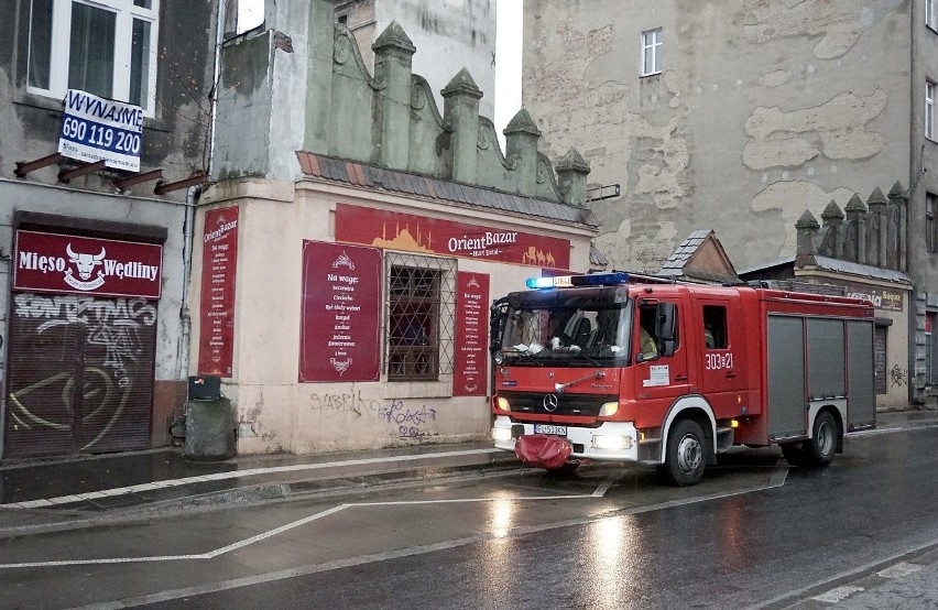 Trzy osoby podtrute tlenkiem węgla. Starsza kobieta i 10-letnie dziecko trafiły do szpitala