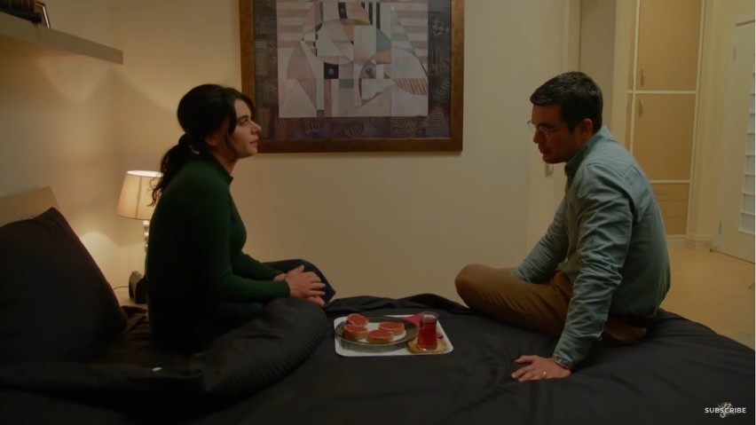 "Przysięga" odcinek 252. Kemal przerywa rozmowę Narin i Erhana. Dowie się, co było między nimi? [STRESZCZENIE ODCINKA]
