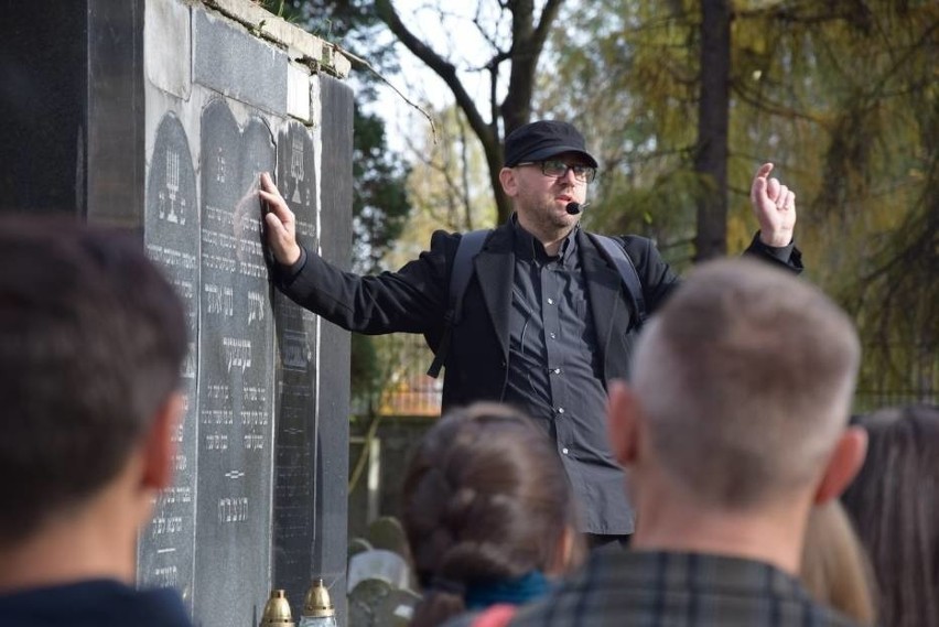 W niedzielę można zwiedzić cmentarz żydowski w Oświęcimiu z dr. Jackiem Proszykiem