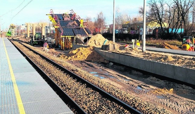 Obecnie trwa budowa kolejowej "ósemki" z Warszawy do Radomia.