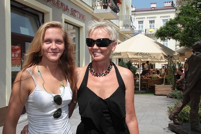 Ewie Błaszczyk  i jej córce Mariannie Janczarskiej bardzo podobała się kielecka ulica Sienkiewicza.