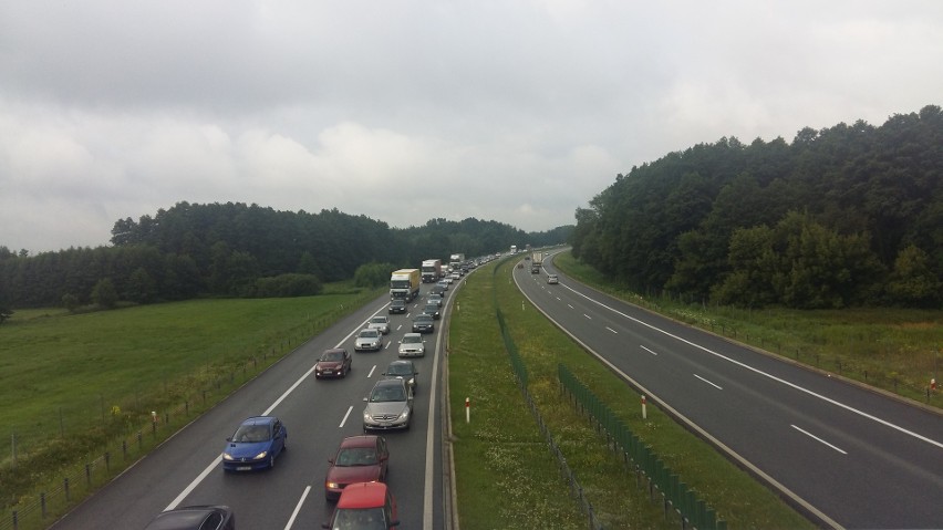 Na autostradzie A1 w okolicach Torunia tworzyły się dziś...