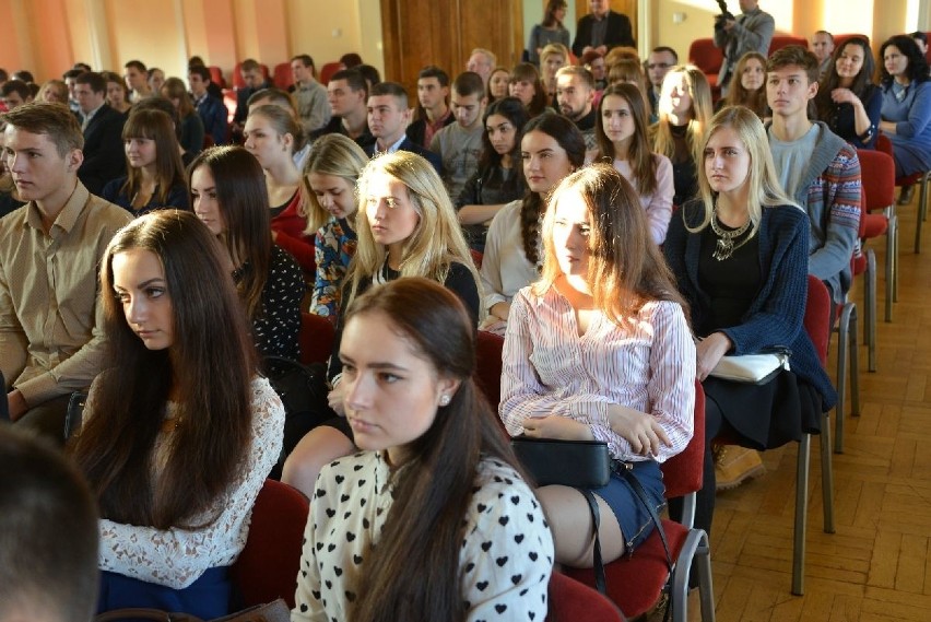 60 kieleckich studentów z ukraińskiej Winnicy ze stypendiami