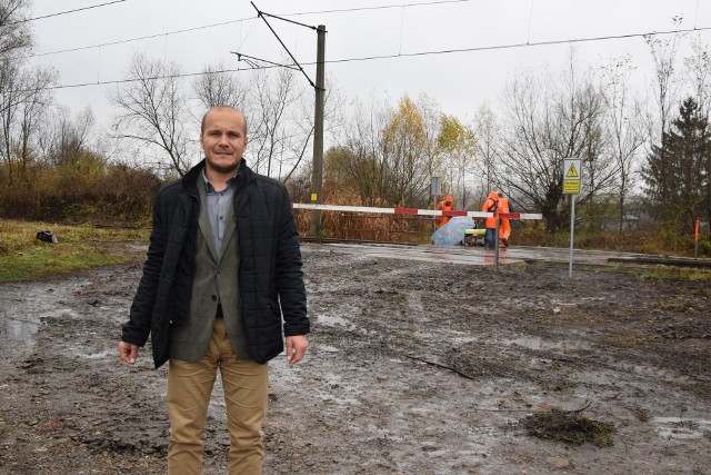 - Cieszę się, że dzięki odpowiedniej postawie kolei udało się uruchomić ten przejazd — mówi radny PiS Maciej Kamiński z Przemyśla.