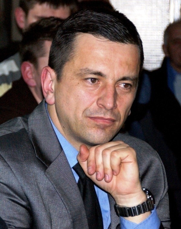 Jacek Klimek ma 50 lat i pracował już w piłkarskiej i siatkarskiej Stali Mielec.