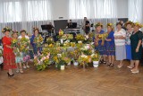 W Krzęcinie z bukietami i w wiankach na głowach panie z gminy Skawina spotkały się przed świętem Matki Boskiej Zielnej 