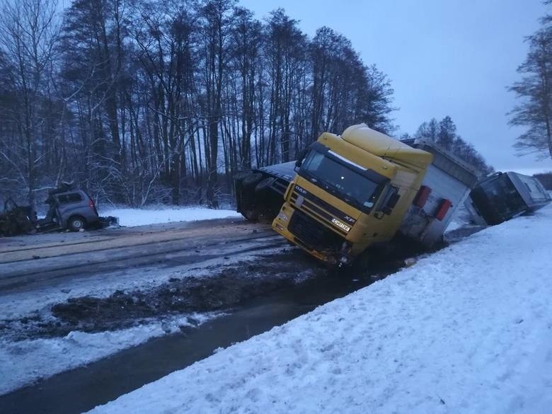 Tragiczny wypadek w Domostawie. Zginęło małżeństwo z Kraśnika. Są zarzuty dla kierowcy tira