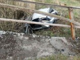 Wypadek w Skorogoszczy. Opel corsa wypadł z drogi. Ranne zostały trzy osoby, a siedząca za kierownicą 24-latka wydmuchała 0,3 promila