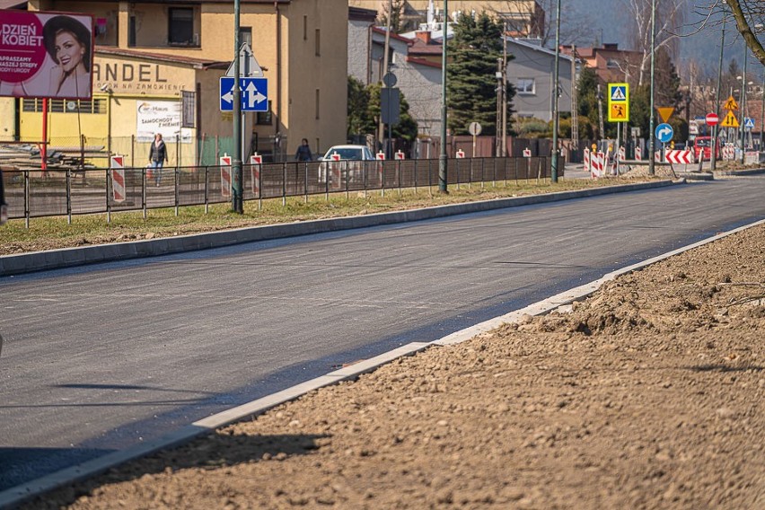 Nowy Sącz. Trwa remont ul. Sucharskiego. Kiedy planowe zakończenie inwestycji [ZDJĘCIA]