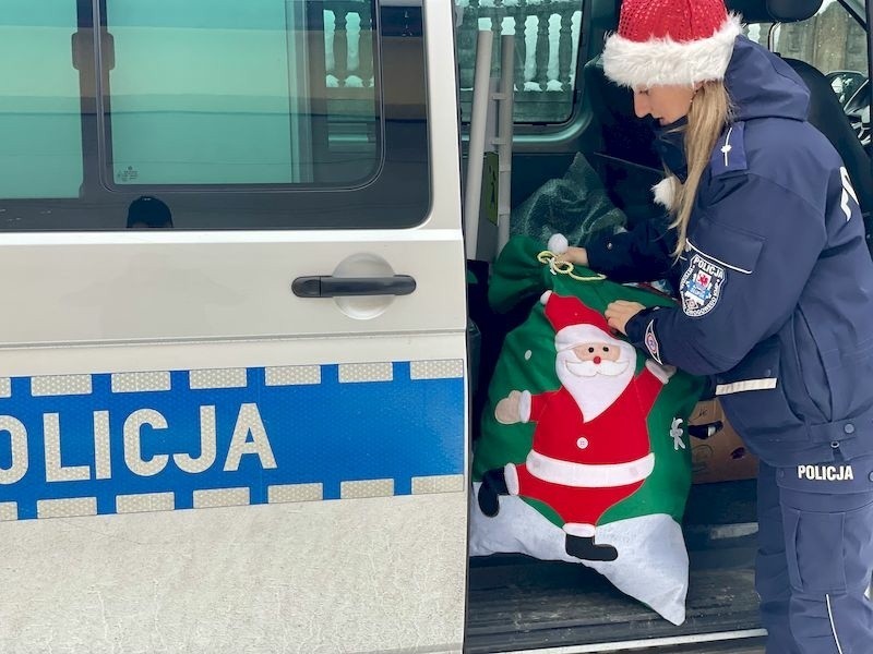 Słupscy policjanci musieli pomóc Świętemu Mikołajowi