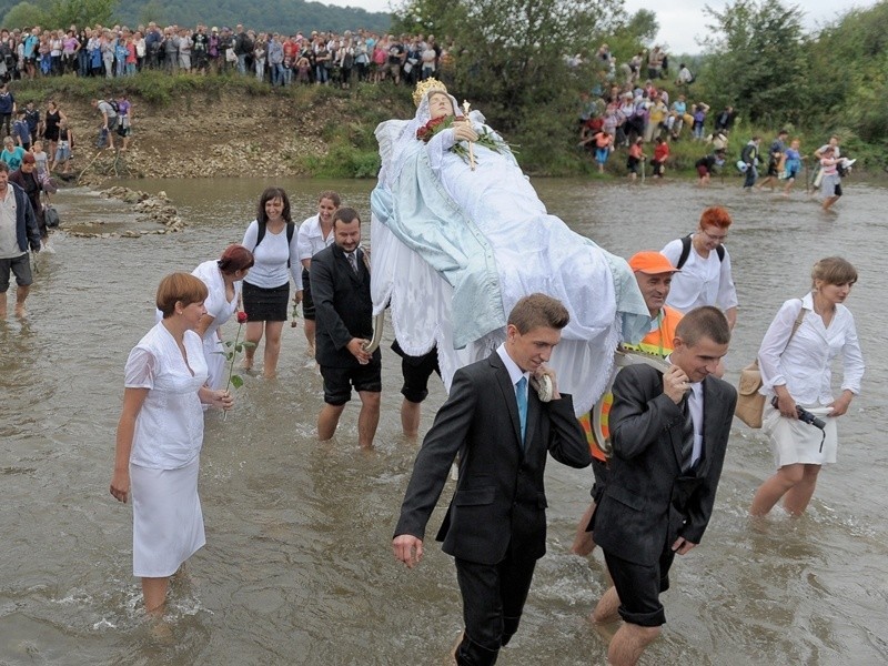 Tłum pielgrzymów na kalwaryjskim odpuście [ZDJĘCIA, WIDEO]