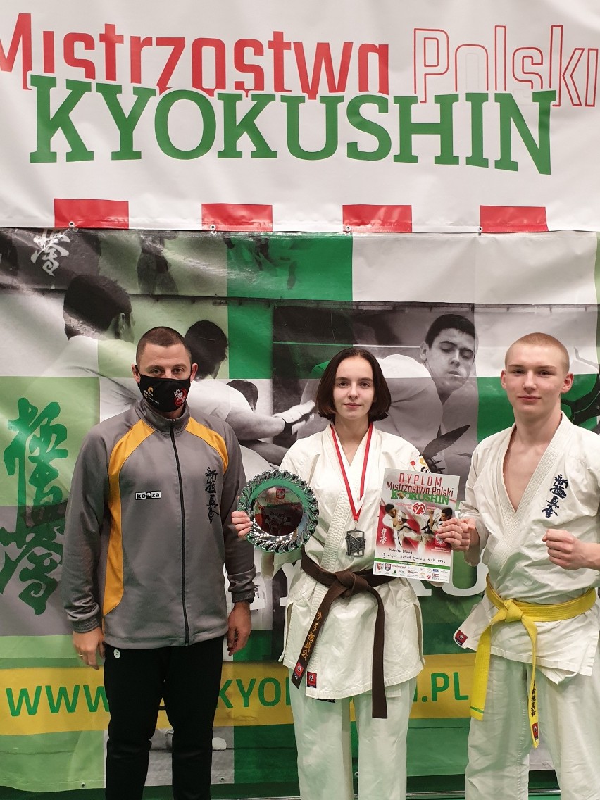 Oliwia Małecka z Koneckiego Klubu Karate Kyokushin został wicemistrzynią Polski [ZDJĘCIA]