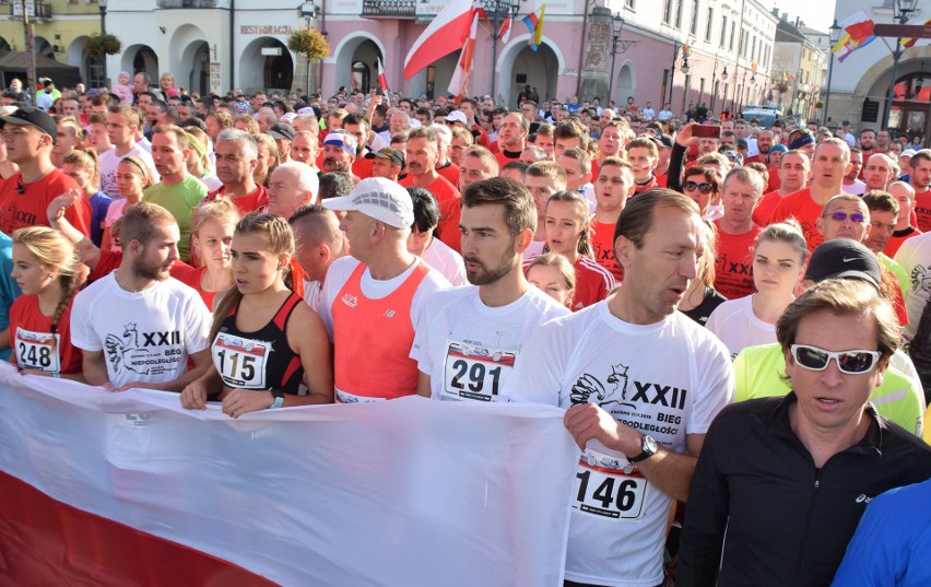 Rekordowy XXII Bieg Niepodległości i Zawody Nordic Walking w Krośnie [ZDJĘCIA]
