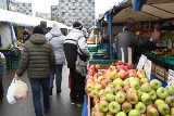 Ceny popularnych owoców i warzyw na kieleckich bazarach, w piątek 4 grudnia. Jest sporo drożej [ZDJĘCIA]
