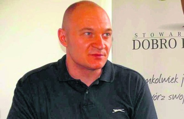 Prezes Stowarzyszenia „Dobro powraca” Konrad Mężyński zachęca do udziału w imprezach i do ofiarnej zbiórki