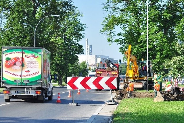 Na ulicy Sikorskiego w Tarnobrzegu przy budowanej stacji paliw Lotos kierowcy muszą być przygotowani na trudności w ruchu drogowym.