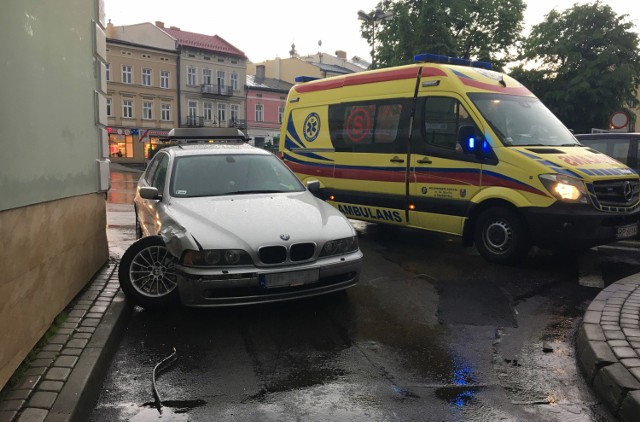 Do zdarzenia doszło we wtorek przed godz. 18, na ul. Wałowej w Przemyślu.Kierujący BMW wjechał w budynek. Karetka pogotowia ratunkowego przetransportowała mieszkańca Przemyśla na badania do szpitala. Był trzeźwy.ZOBACZ TEŻ: Groźna kolizja na DK nr 77 w Orłach pod Przemyślem