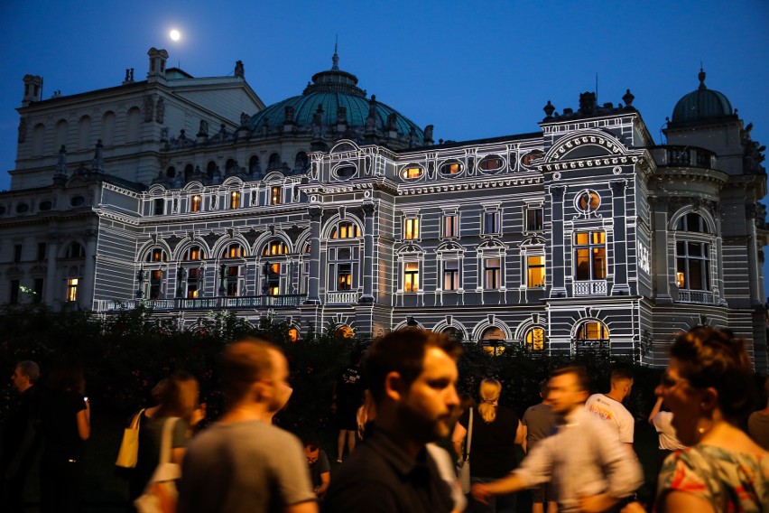 Kraków. Mapping na budynku Teatru im. Słowackiego [ZDJĘCIA]