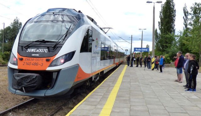 Drugi sezon wakacyjnej linii "Pociąg do Zdroju" minął półmetek. W sobotę, 3 sierpnia, pierwszy skład wjedzie na buski dworzec kolejowy o godzinie 11:51.