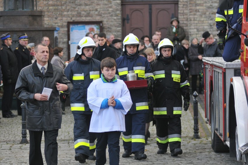 W pogrzebie Andrzeja Zabłockiego brało udział kilkaset osób.