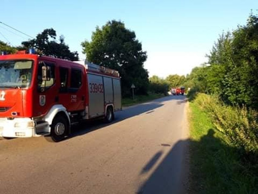 Wypadek w Kiezmarku. W akcji śmigłowiec LPR. Jedna osoba zakleszczona w aucie, sześć osób poszkodowanych