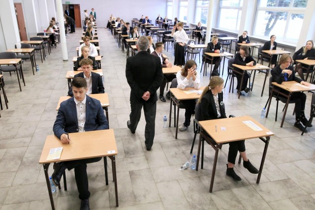 Centralna Komisja Egzaminacyjna zamieściła na swojej stronie informacje dotyczące próbnego egzaminu maturalnego. Kiedy uczniowie będą pisać próbną maturę? Czy jest to obowiązkowe?