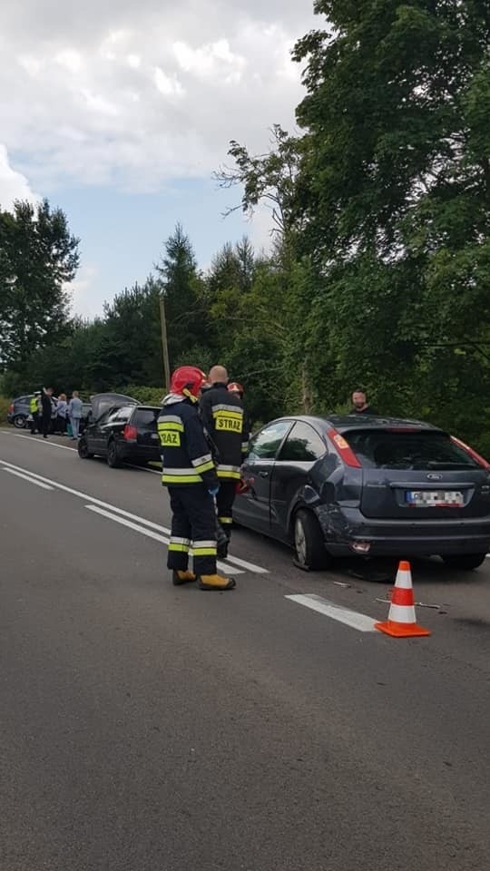 Kolizja trzech samochodów między Półcznem i Łąkiem na drodze krajowej nr 20 (zdjęcia) 