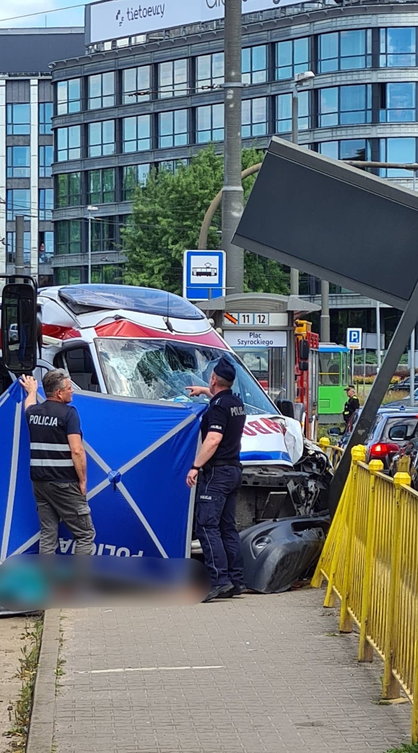 Śmiertelny wypadek z udziałem karetki w Szczecinie