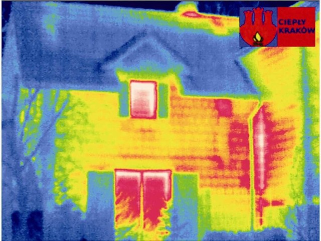 Tak wygląda źle ocieplony dom okiem kamery termowizyjnej (kolory żółty i czerwony - tędy ucieka ciepło)
