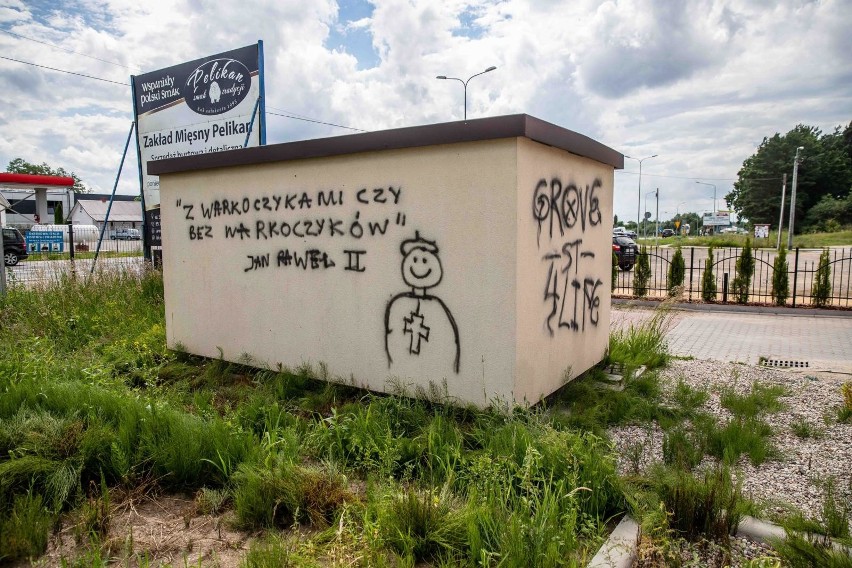 Dwuznaczne graffiti z papieżem Janem Pawłem II zniknie ze...