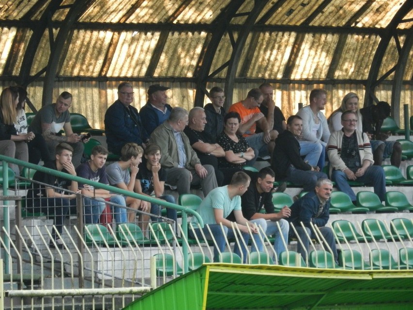 Kibice na meczu Concordia Knurów - Sarmacja Będzin 3:1