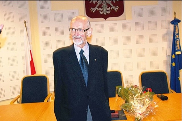 Jerzy Wawruk został uhonorowany podczas specjalnej uroczystości. Wcześniej radni przyznali mu tytuł jednogłośnie.