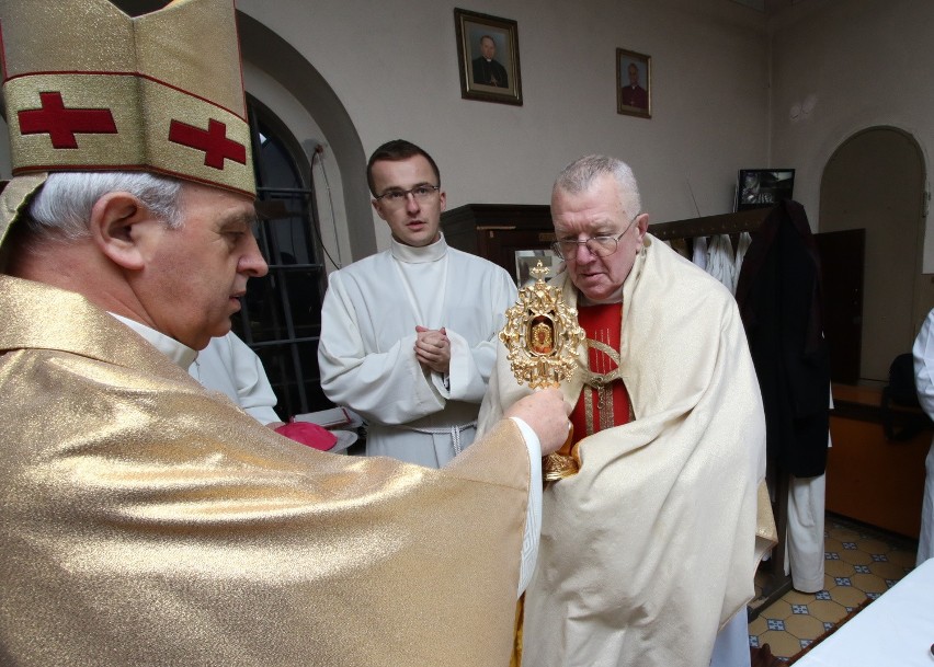 Relikwie świętego Mikołaja do Kościoła w Lisowie wprowadzili...